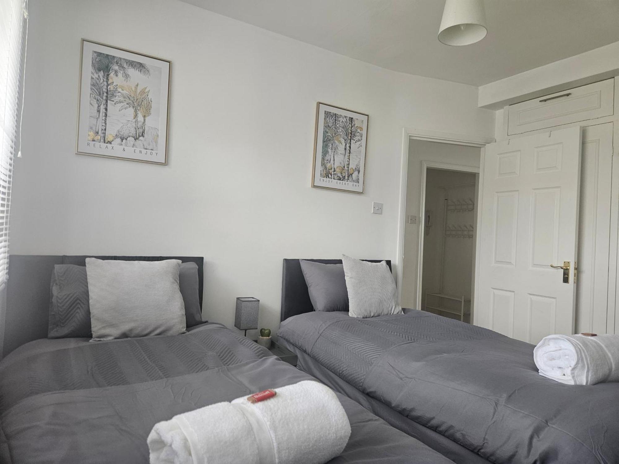 St Albans City Stays - Near Luton Airport - St Albans Abbey & City Train Station - Close To London- Harry Potter World - The Odyssey Cinema - Abbey Cathedral- Contractors I Business I Leisure- Sleeps Upto 6 People Exterior foto